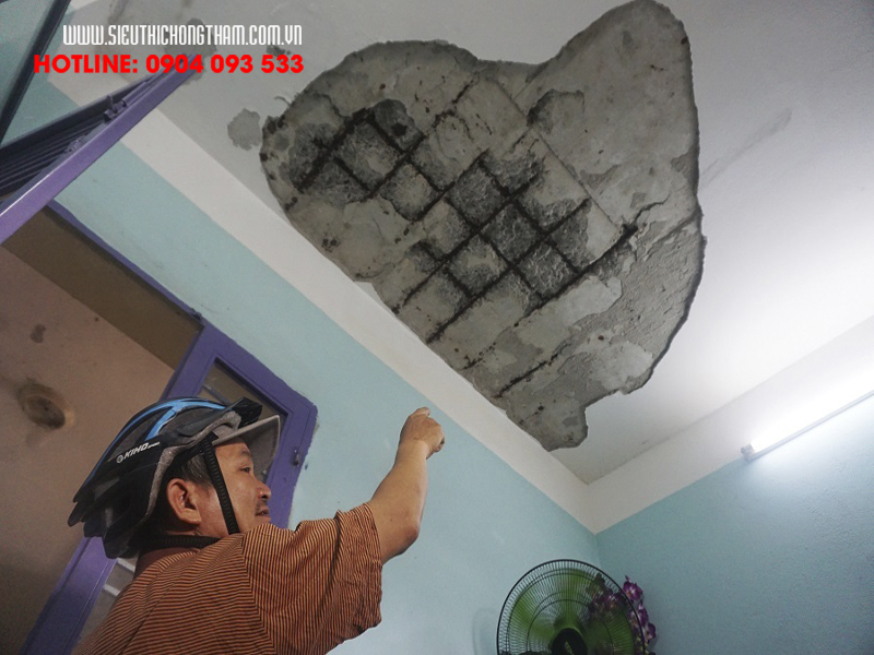 bất an cảnh mảng vữa trần nhà rơi xuống bất ngờ