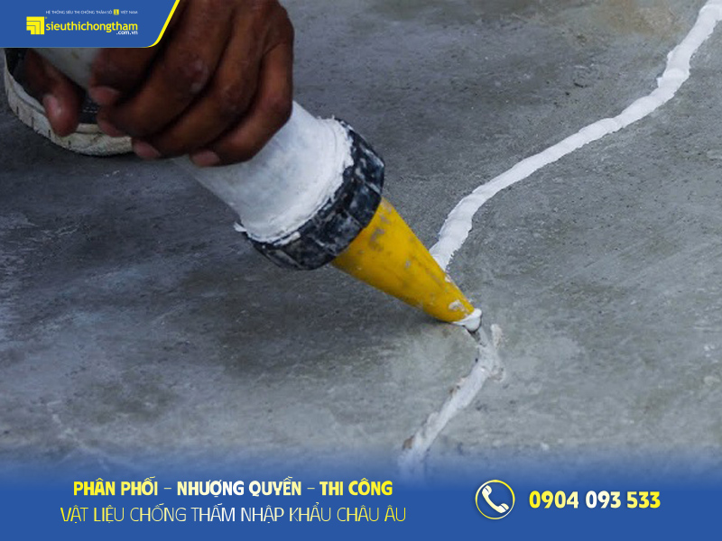 Cách xử lý mái nhà bị nứt bằng keo