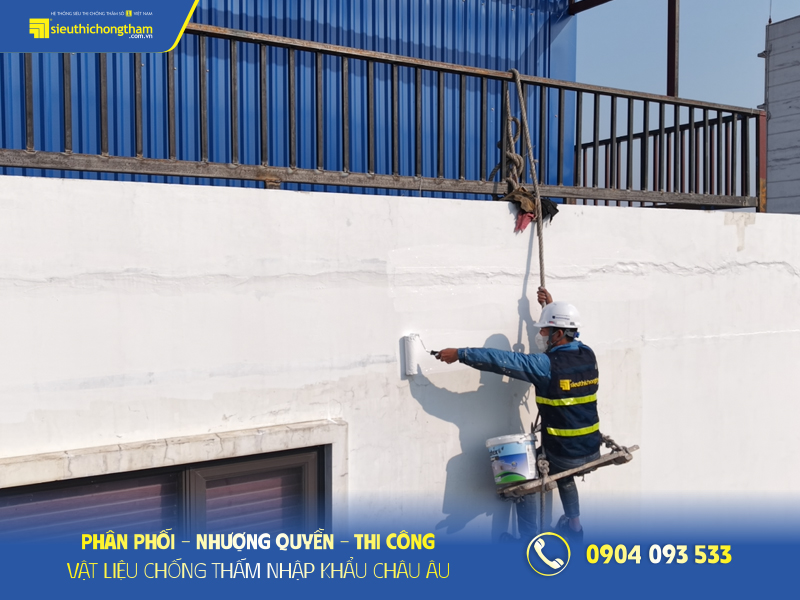 Chống thấm tường nhà bằng xi măng có hiệu quả như lời đồn? Lăn chống thấm tường ngoài bằng Silatex Reflect