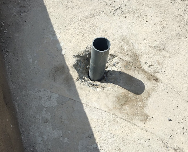 IX. Cổ ống thoát nước sân thượng chưa được chống thấm đúng cách.