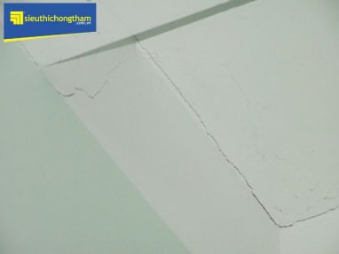 Hình ảnh vết trần bị nứt cần tiến hành xử lý chống thấm