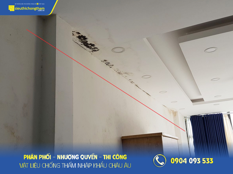 Cách chống thấm khe tiếp giáp 2 nhà hiệu quả nên áp dụng ngay Phần tường nhà phía bên trong bị thấm, xuất hiện rêu mốc