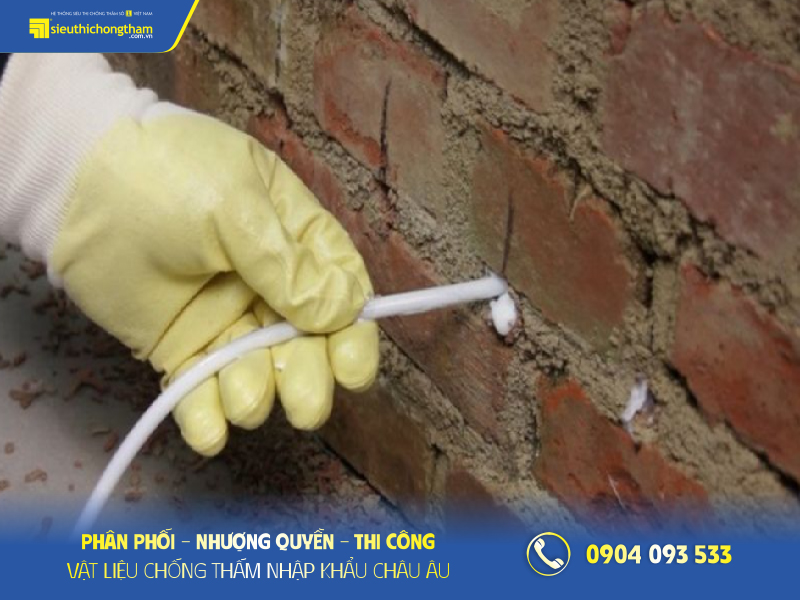 chong tham nguoc tuong gach