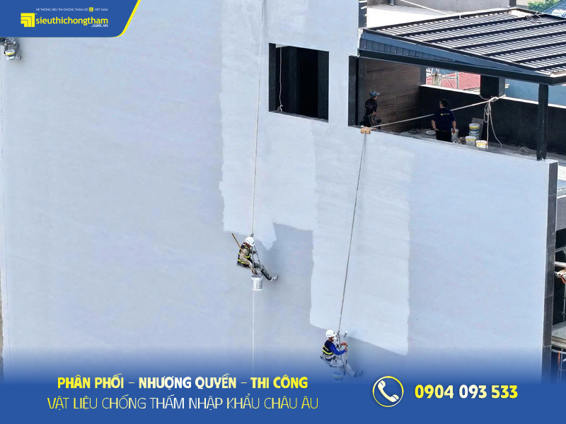 Thợ thi công chống thấm tường