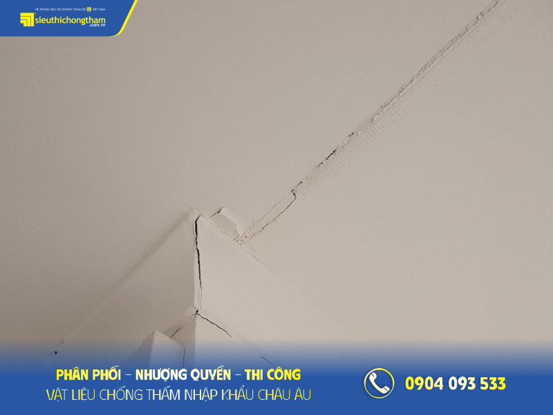 Trần nhà bị nứt