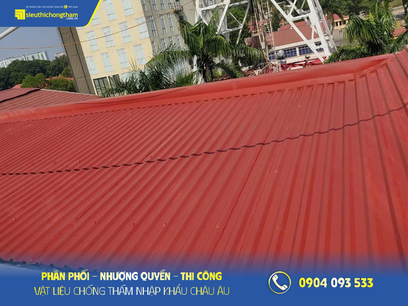 Mái tôn dễ gặp tình trạng thấm dột do những sai lầm trong quá trình thi công