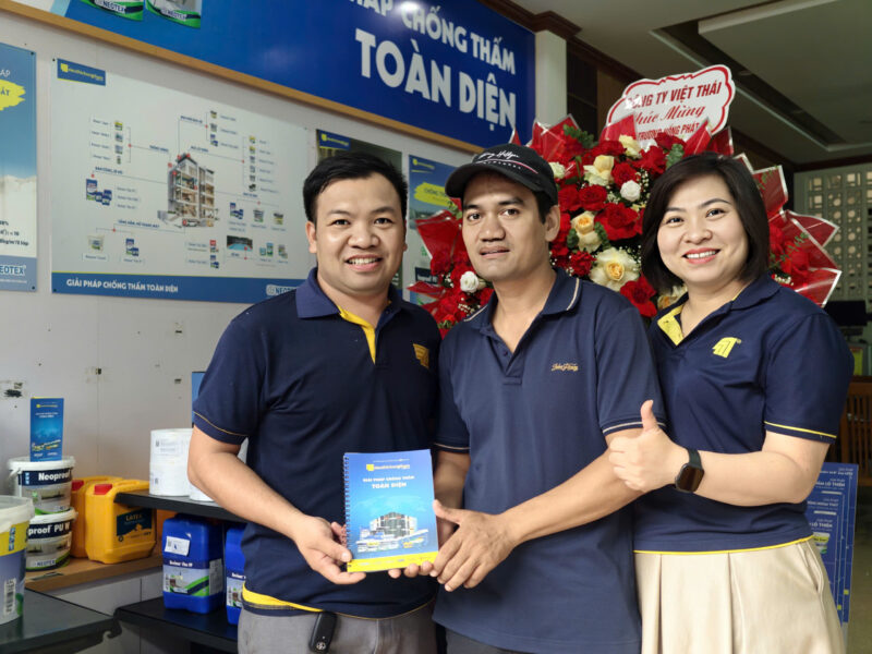 Setup Siêu Thị Chống Thấm Anh Đức - Ninh Bình Chụp ảnh lưu niệm trong ngày setup