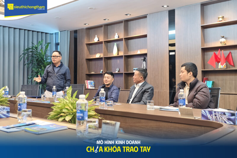 Dại diện Hệ thống chia sẻ kinh nghiệm thực tế trong việc vận hành mô hình Siêu thị chống thấm