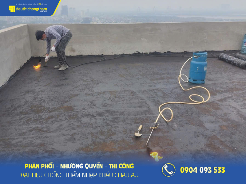 Giải pháp chống thấm cho mái bê tông hiệu quả, bền bỉ suốt nhiều năm Khò màng chống thấm bitum