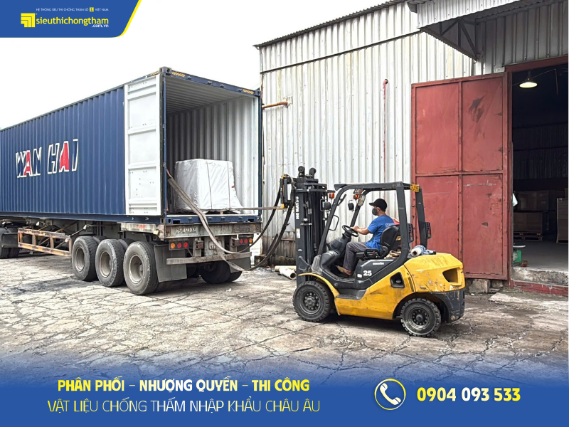 Xe nâng rút hàng từ trên cont